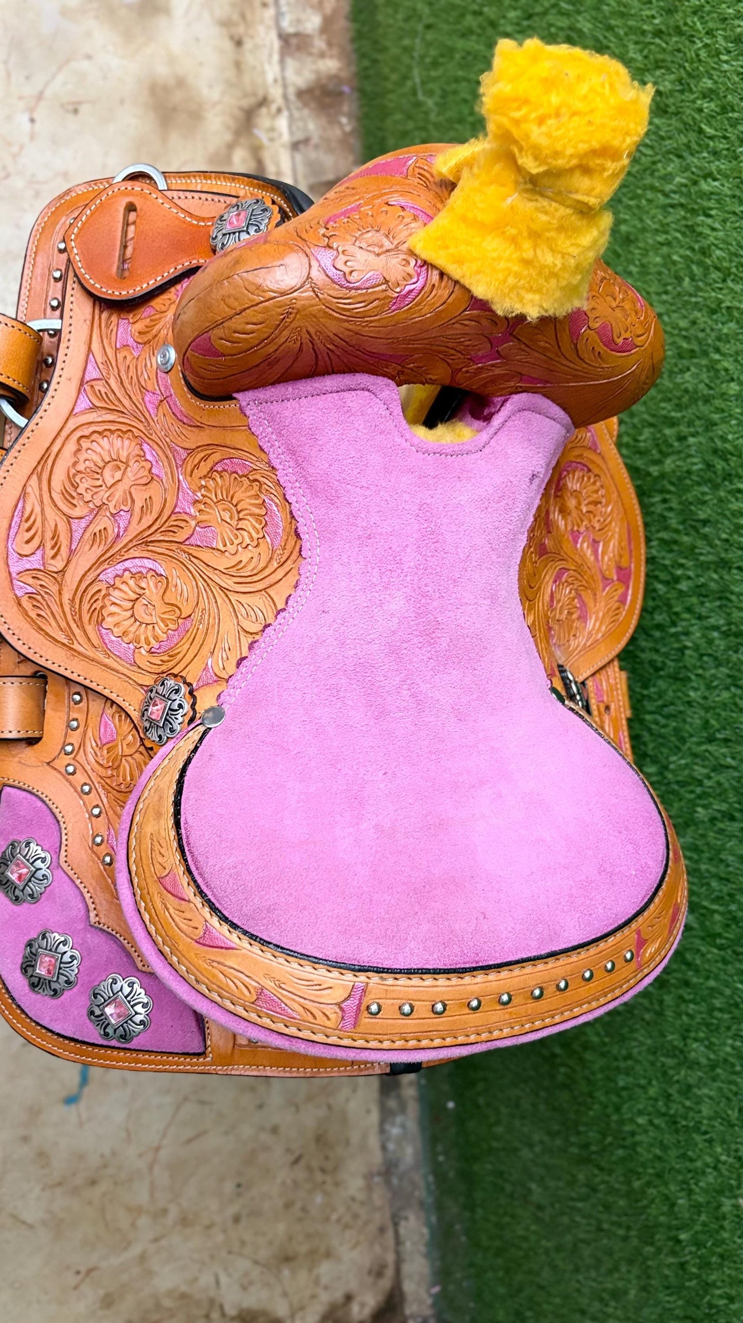 Hand Tooled Western Leather Saddle with Tack Set