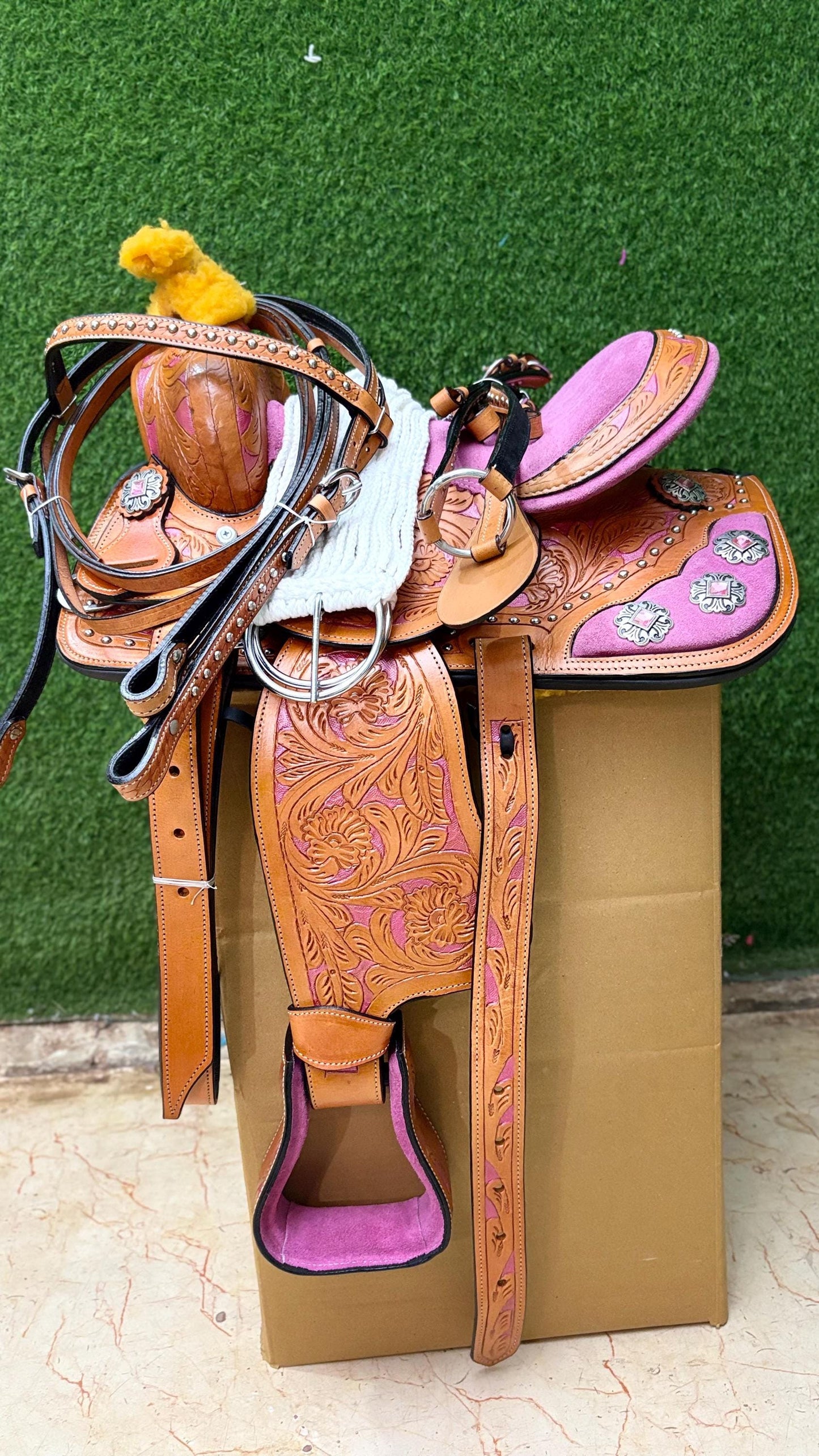 Hand Tooled Western Leather Saddle with Tack Set