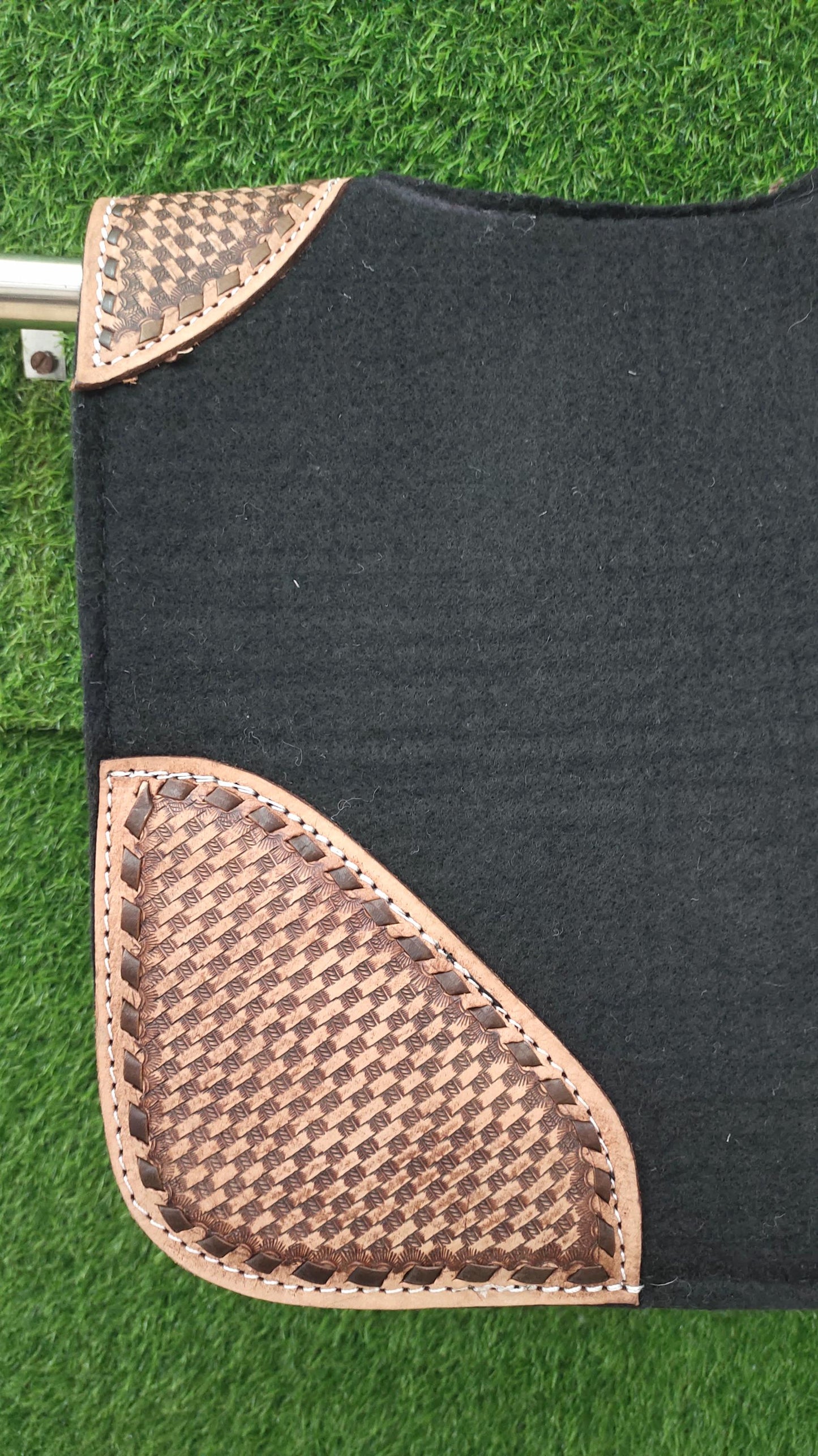 18 MM Woollen Felt Western Saddle Pad | Hand-Carved Leather Horse Tack