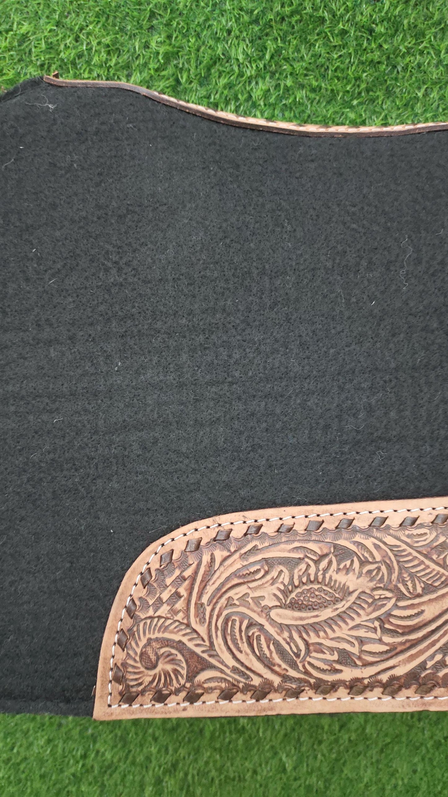 18 MM Woollen Felt Western Saddle Pad | Hand-Carved Leather Horse Tack