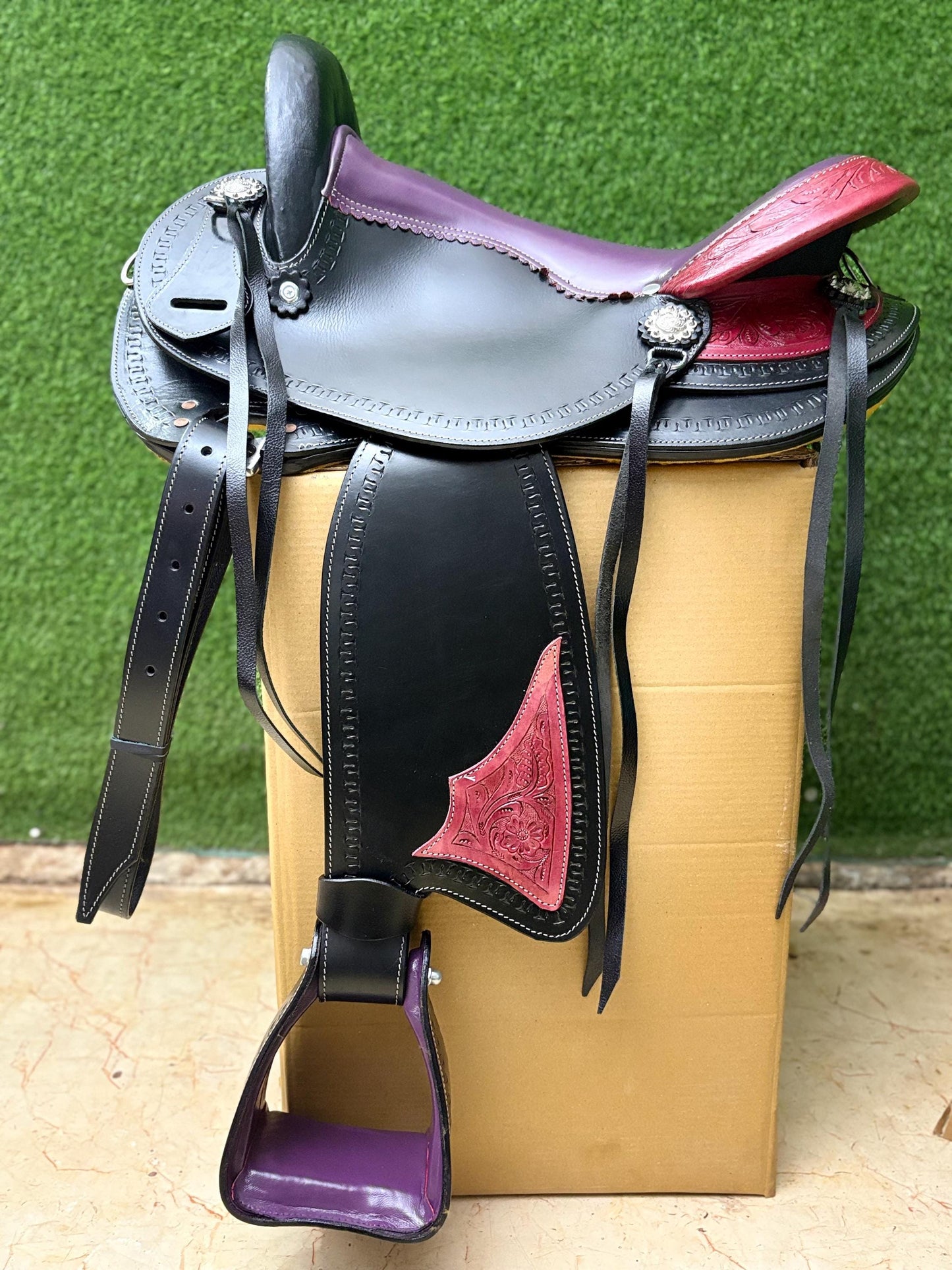 Western Leather Endurance Saddle | Black Trail Riding Saddle
