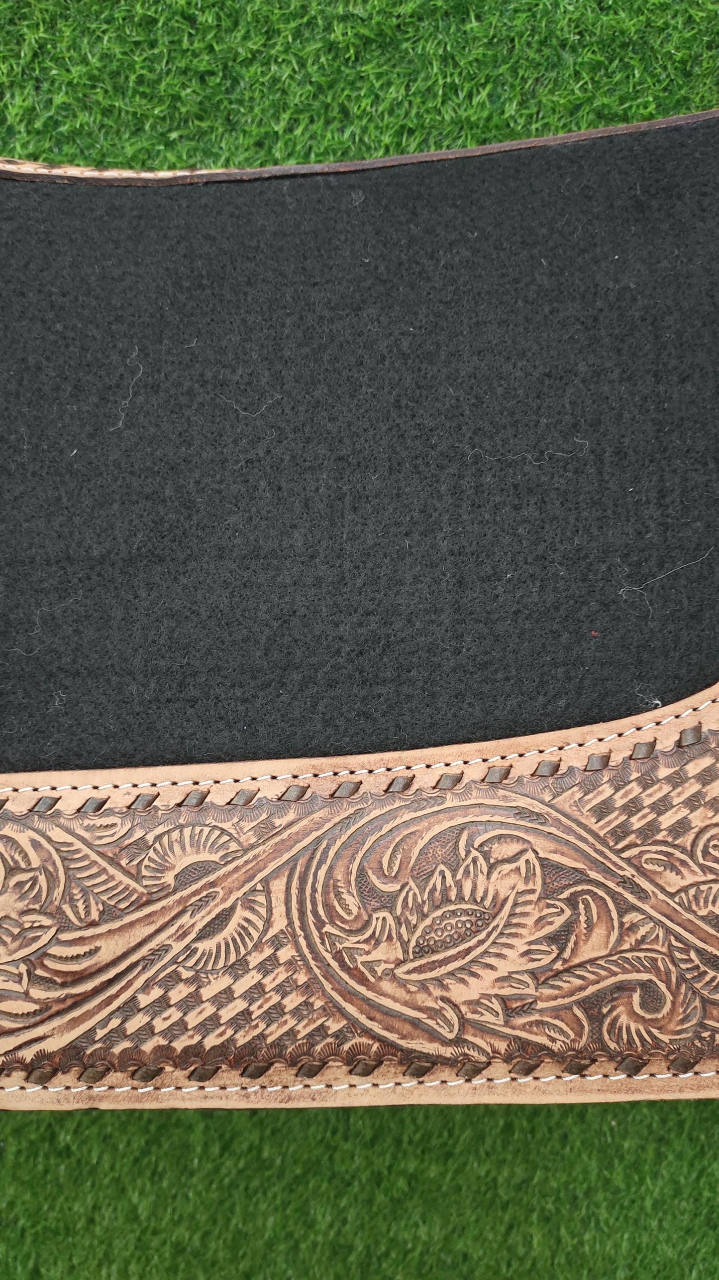 18 MM Woollen Felt Western Saddle Pad | Hand-Carved Leather Horse Tack